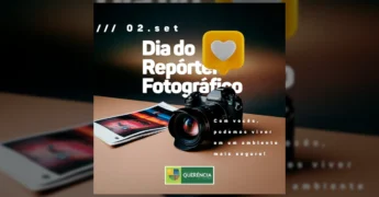 Repórter fotográfico com câmera e jornal, recebendo homenagem da Prefeitura de Querência-MT / Instagram