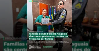 Mulher recebendo uma caixa de cartões do Programa Ser Família das mãos de um policial em São Félix do Araguaia. Créditos: Prefeitura de São Félix do Araguaia / Instagram