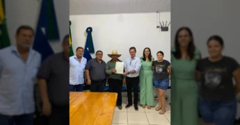 Cerimônia de entrega de títulos definitivos de terra em Nova Guarita, com a presença de autoridades do INCRA e da Prefeitura Municipal. Crédito: Prefeitura Municipal de Nova Guarita / Instagram