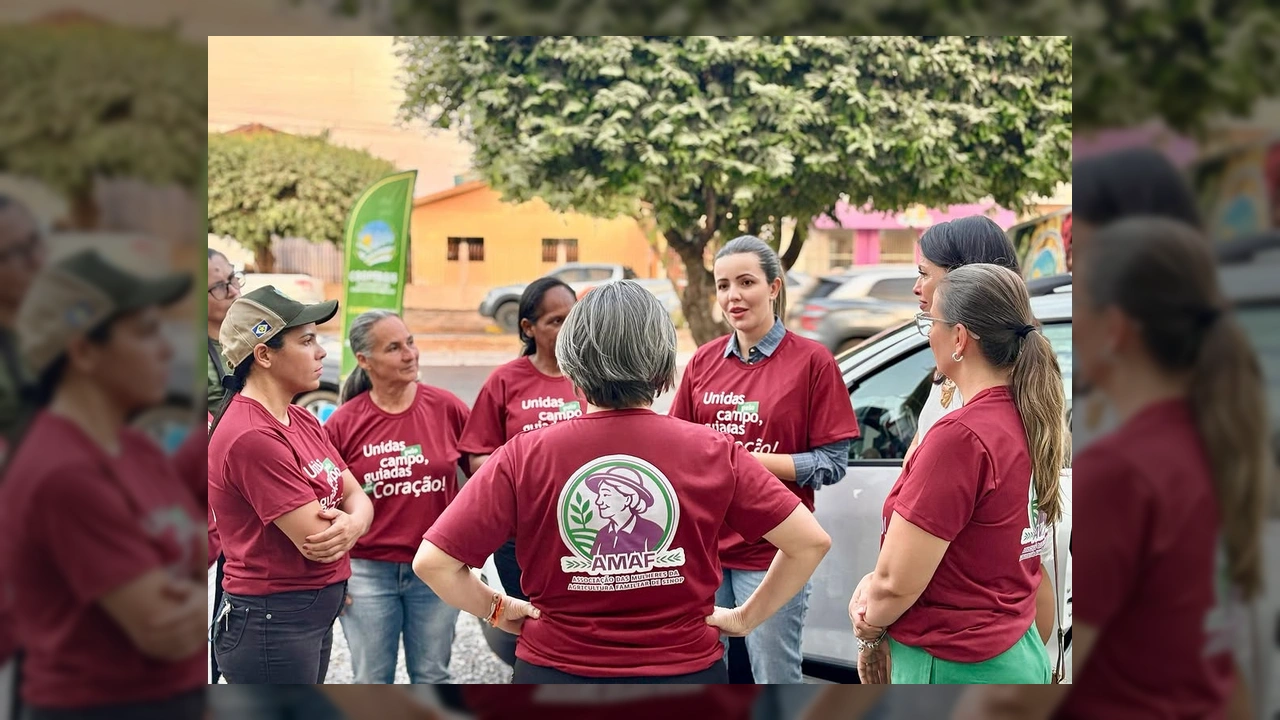 Flávia Rodrigues, deputada federal, em Sinop, Mato Grosso, durante a entrega de um caminhão, uma Strada e uma grade aradora para cooperativas e associações de agricultura familiar. Créditos: flavinha.mt / Instagram