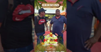 Dois homens em frente a uma estrutura de barracas, um deles o Secretário de Administração Itamar, discutindo os preparativos para o Festival de Praia de Araguainha. Crédito: festivalaraguainha / Instagram.