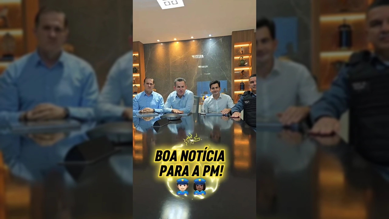 Governador Mauro Mendes ao lado de oficiais da PM e membros do governo em reunião para anunciar ampliação de vagas. Créditos: mauromendesoficial / Instagram