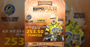 Gustavo Santos, campeão da 31ª EXPOPAR 2025 em Paranatinga, MT, posando com seu prêmio e a camisa do Nortão Rodeio Team. Cortesia de Nortão Rodeio Team / Instagram.