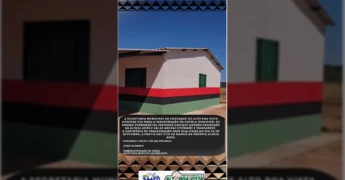 Crianças indígenas e adultos reunidos para a inauguração da Escola Municipal Indígena Cacique Damião Paridzané na Aldeia Aopá, Alto Boa Vista, MT. Créditos: Secretaria de Educação de Alto Boa Vista / Instagram.
