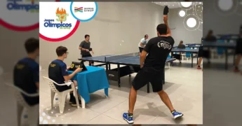 Atletas competindo em Tênis de Mesa e Xadrez no Shopping Sinop durante os 33º Jogos Olímpicos. Crédito: Instagram shoppingsinopmt