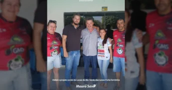 Mauro Savi e membros do projeto Leoas Fúria Feminina em Lucas do Rio Verde. Créditos: Instagram / maurosavioficial