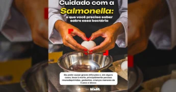 Imagem ilustrativa de mãos quebrando um ovo, com foco na prevenção da Salmonella. Créditos: Instagram @minsaude