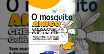 Homem com colete do SUS, segurando microfone, falando sobre a biofábrica de Wolbachia para combater a dengue no DF e Goiás. Crédito: Ministério da Saúde / Instagram