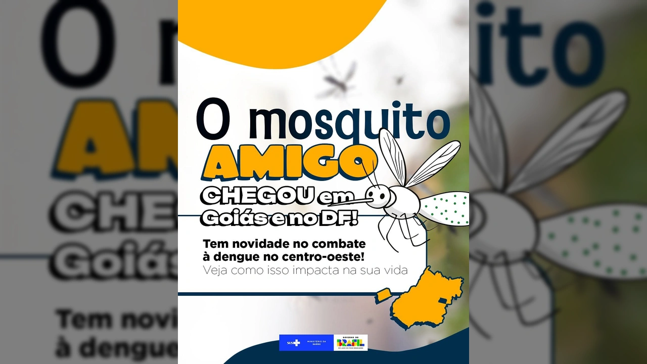 Homem com colete do SUS, segurando microfone, falando sobre a biofábrica de Wolbachia para combater a dengue no DF e Goiás. Crédito: Ministério da Saúde / Instagram
