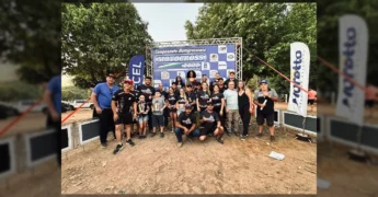 Imagens da 7ª etapa do Campeonato Matogrossense de Motocross 2025 em Nova Ubiratã, com pilotos em ação e a cerimônia de premiação. Crédito: Prefeitura Municipal de Nova Ubiratã / Instagram