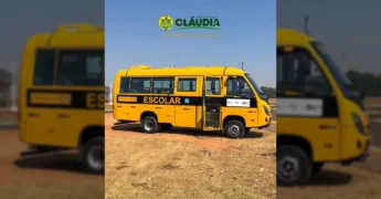 Ônibus escolar amarelo da Prefeitura de Cláudia, com símbolo de acessibilidade. Crédito: Prefeitura de Cláudia / Instagram.