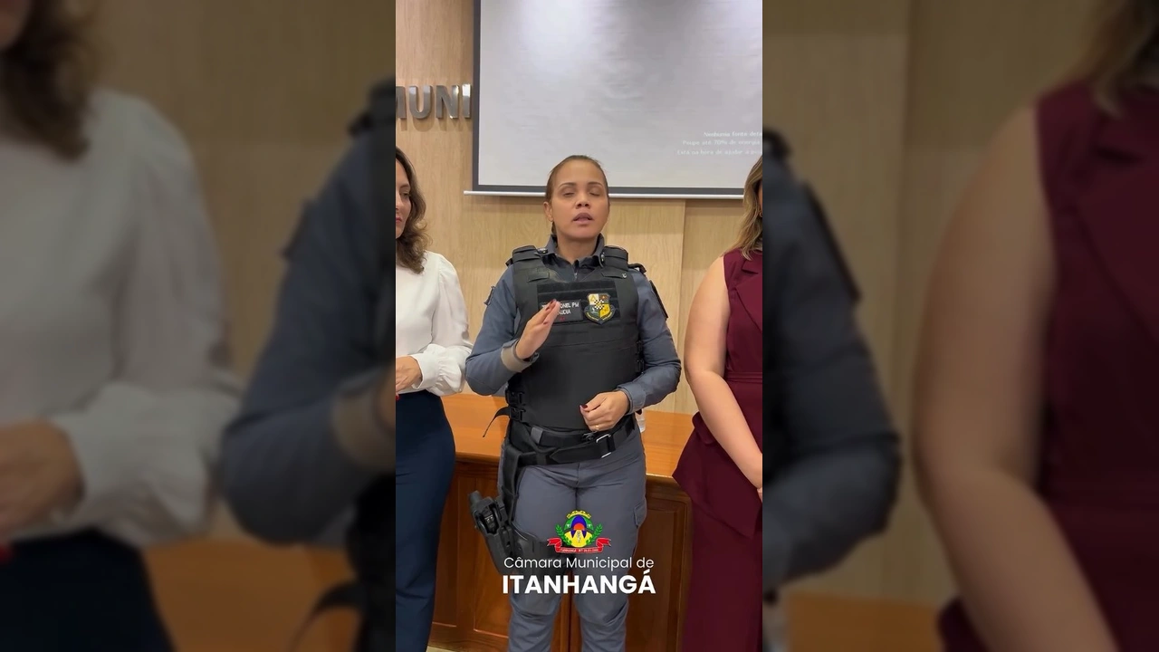 Oficiais da Polícia Militar e autoridades civis no lançamento da Patrulha Maria da Penha em Itanhangá. Crédito: Instagram/camaraitanhanga