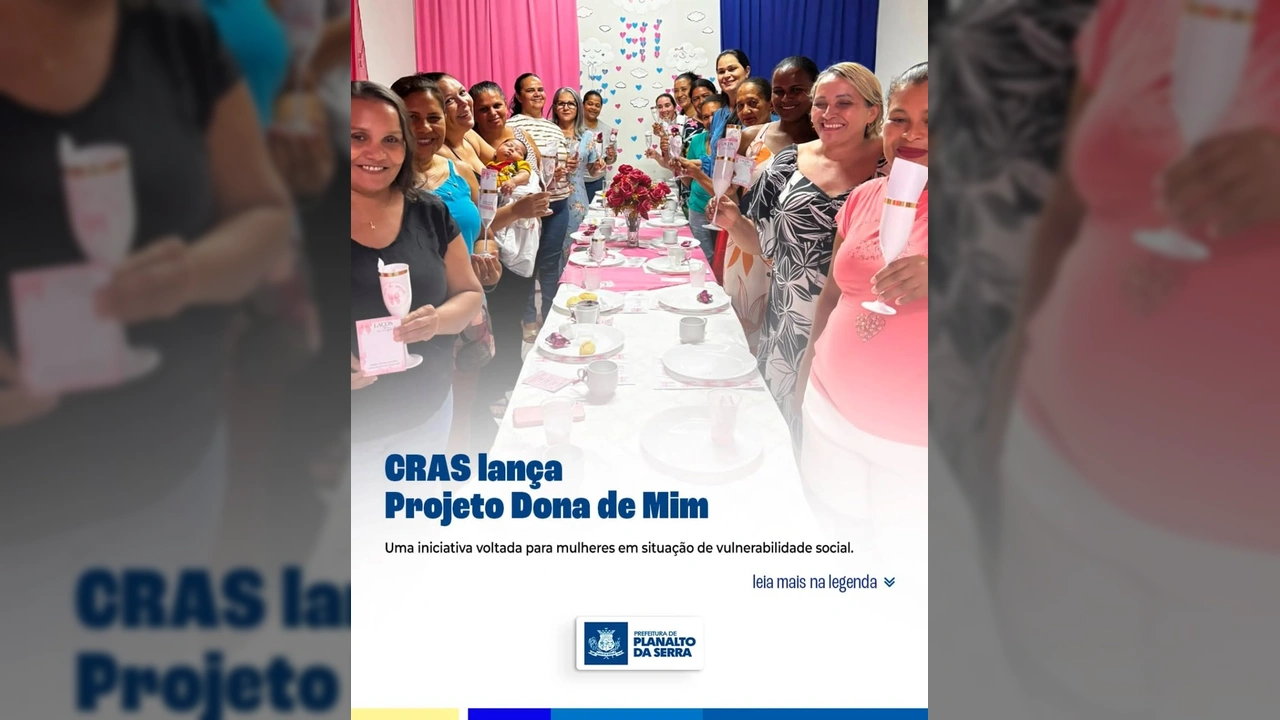 Grupo de mulheres em um evento do Projeto Dona de Mim, organizado pelo CRAS de Planalto da Serra, com decoração em tons de rosa / Instagram: planaltodaserra