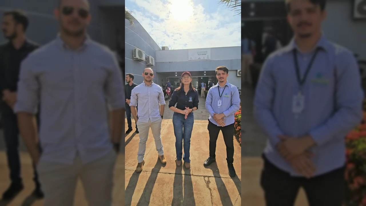 Foto da equipe da Prefeitura de Aripuanã e da empresa Geogis realizando atendimento para regularização fundiária nos bairros Planalto, Vila Operária e Cidade Alta / Instagram @prefeituradearipuana