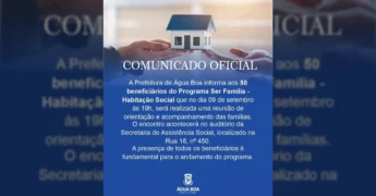 Ilustração de mãos segurando uma pequena casa, representando o programa de habitação social em Água Boa, com créditos à Prefeitura de Água Boa-MT.