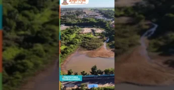 Vista aérea das obras de revitalização do Lago Azul em Barra do Bugres, com escavadeiras e trabalhadores no local. Crédito: Prefeitura de Barra do Bugres / Instagram