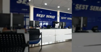 Interior da unidade SEST SENAT em Diamantino com balcão de atendimento, crachá: sine.diamantino