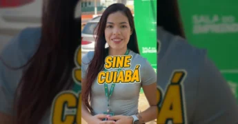 Imagem de mulher sorridente em frente à van do Sine Municipal, destacando os serviços de emprego e qualificação em Cuiabá. Crédito: Prefeitura de Cuiabá / Instagram.