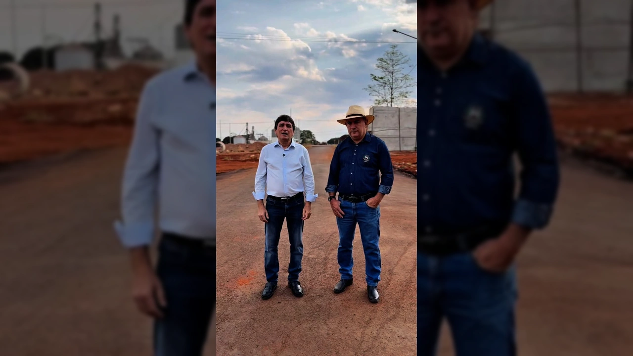 Prefeito e Secretário de Infraestrutura de Tangará da Serra em visita à obra de galerias pluviais no Jardim Aeroporto. Créditos: prefeituratangaradaserra / Instagram.