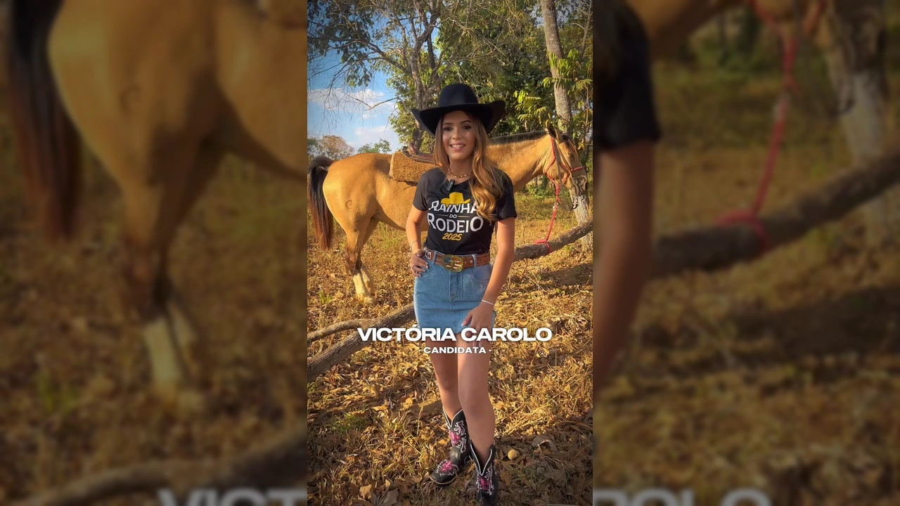 Victoria Carolo posando em ambiente rural com cavalo, vestindo chapéu e roupa de rodeio. Crédito: expodiamantino / Instagram